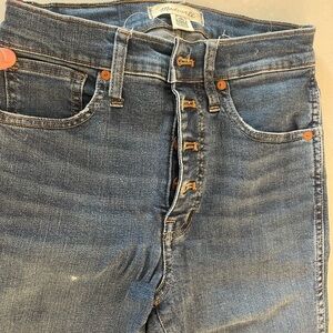 Like new Madewell High Rise button front jeans. Ask any questions.